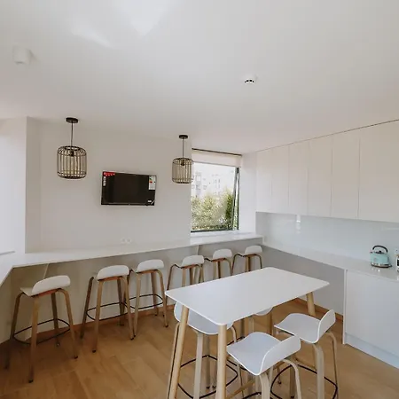 888 Hostel&suites Apartmanhotel São João da Madeira