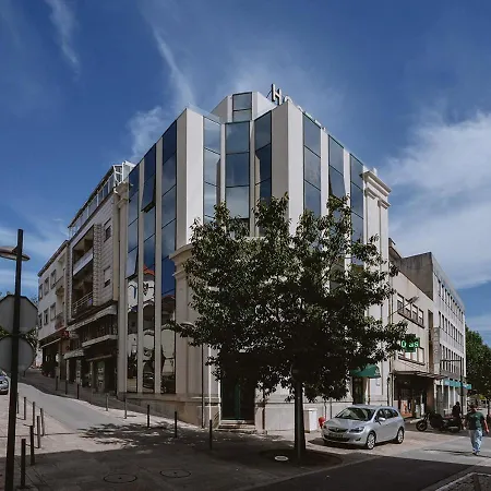 888 Hostel&suites Apartmanhotel São João da Madeira